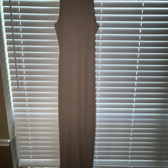 Heart Hips Taupe Sleeveless Halter Midi Maternity Dress NWOT - Picture 6 of 8